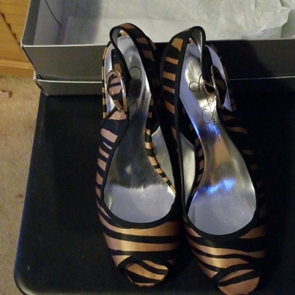 Jessica Simpson opened toe heels